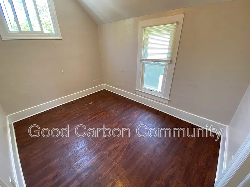 Building Photo - 331 Schenck St #2