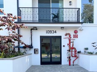 10934 Peach Grove St, North Hollywood, CA 91601