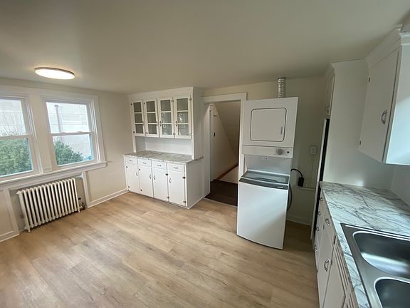 3rd image of 2207 Market St #4