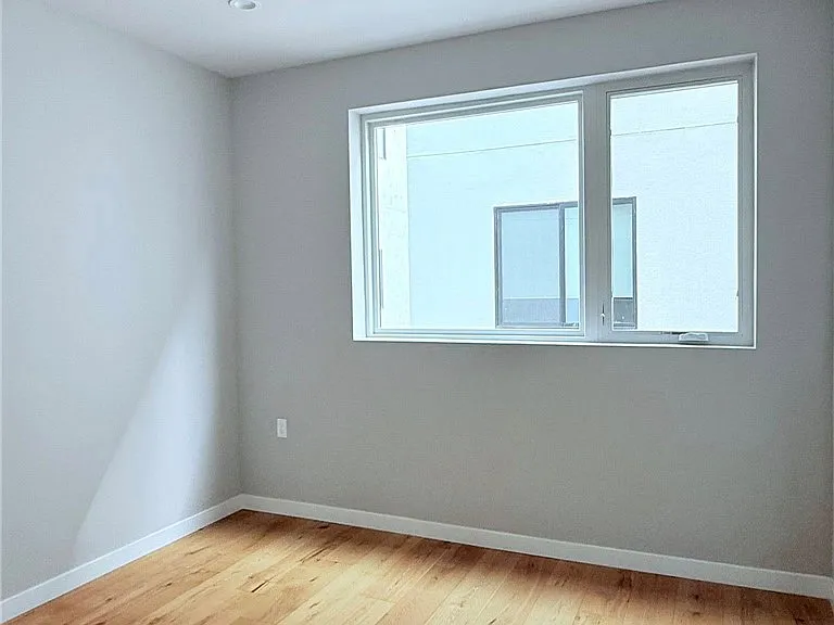 1729 S Barrington Ave #3 — Photo 13