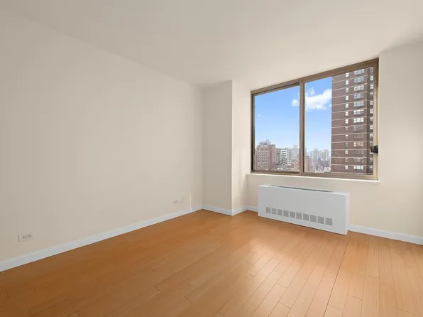200 East 89th Street 17G image 3 of 10