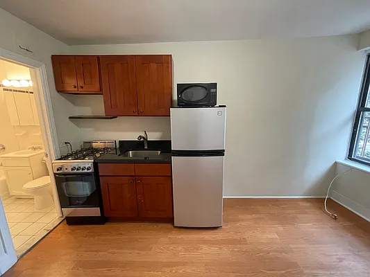 Rented by Karten Real Estate Services LLC | media 7