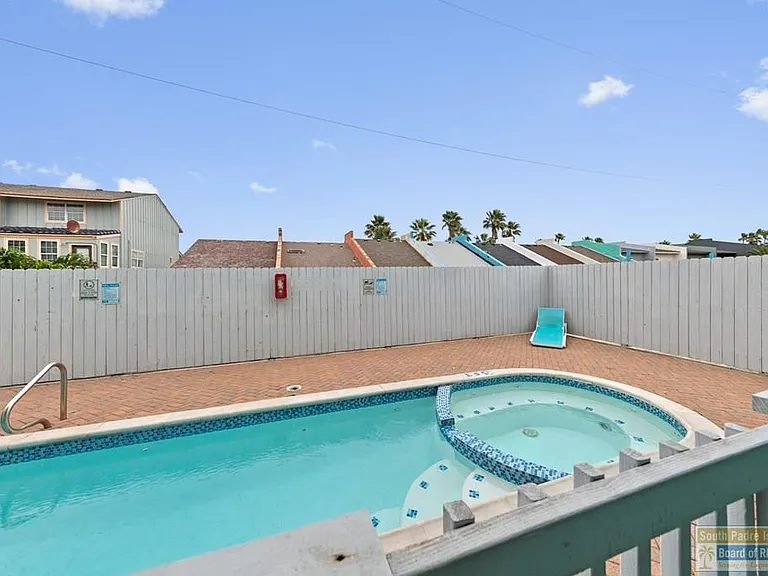 110 E Retama St #4 — Photo 13