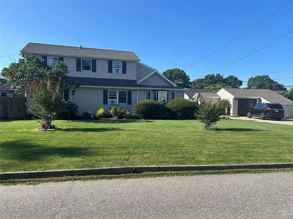 208 Ford Street, Holbrook, NY 11741