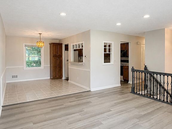 4th image of 5109 Volney Ct