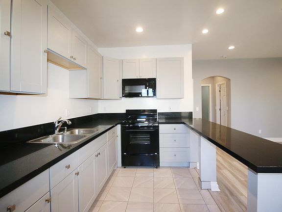3rd image of 777 S Westmoreland Ave #304