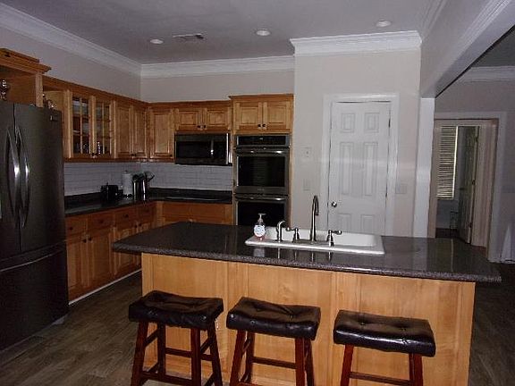 4th image of 1704 Amberwood Dr W
