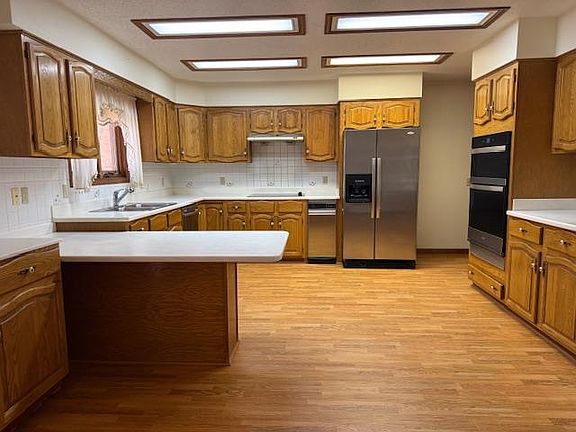 2nd image of 321 Canna Ln