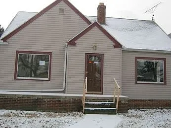348 E Pearl St photo 1
