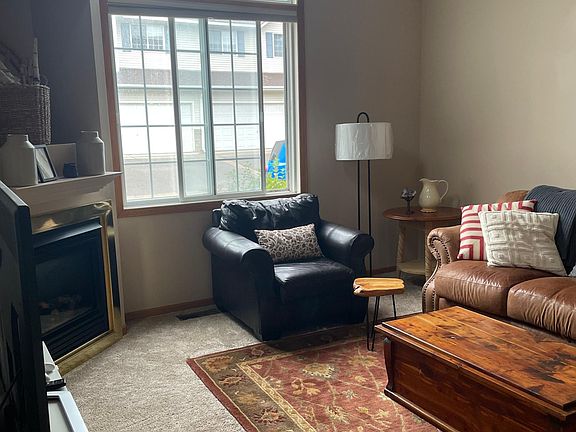 3rd image of 3210 Juniper Cir