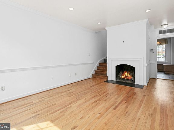 4th image of 653 S Columbus St