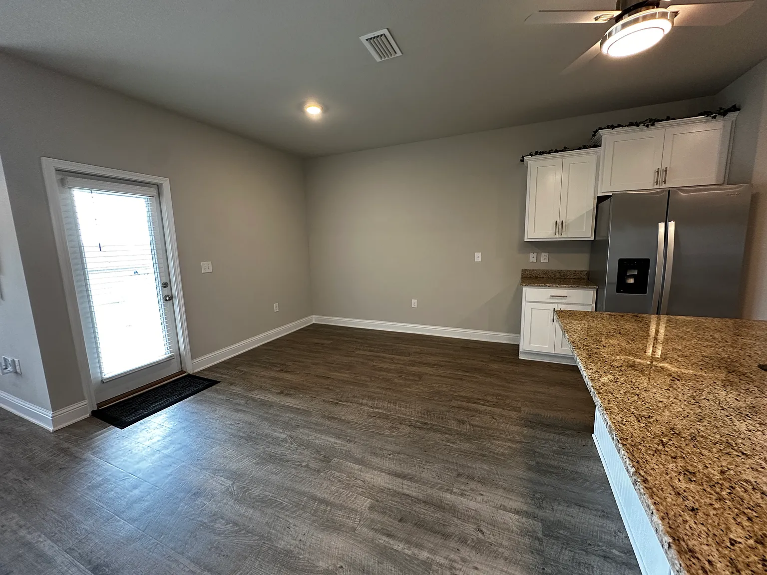 Available Now! 4 Bed / 2 Bath In Stonebridge!! — Photo 4