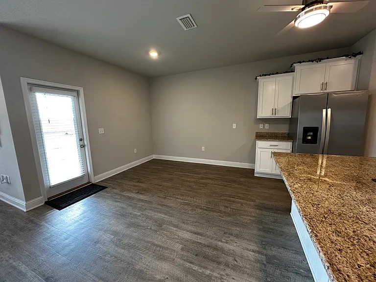31468 Memphis Loop — Photo 4