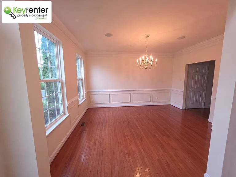 404 Tailor St — Photo 6