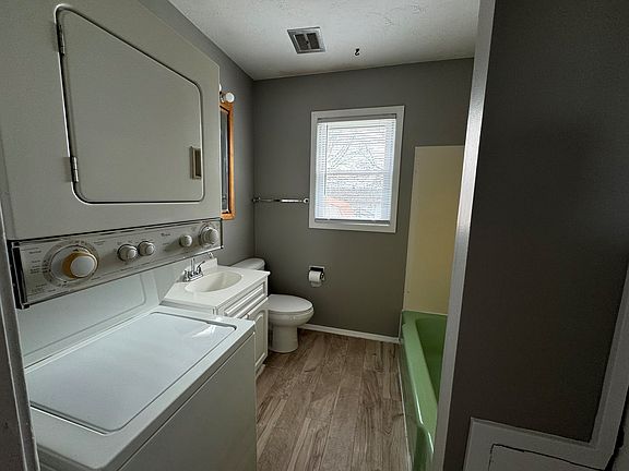 5th image of 508 Maple St #E