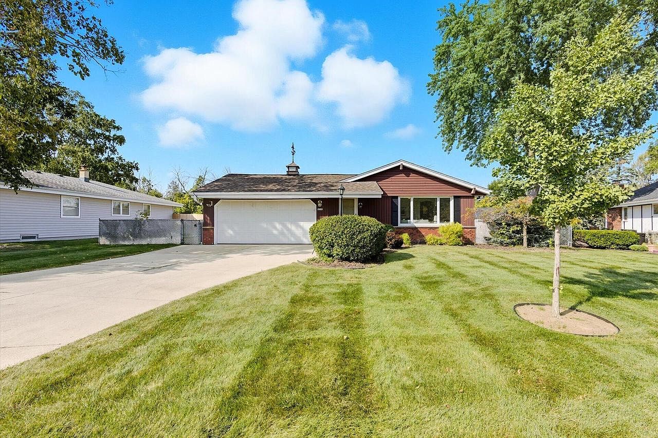 6524 West Carpenter AVENUE, Greenfield, WI 53220 | Zillow