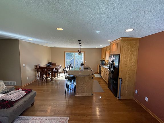 3rd image of 2512 Ryan Ave E