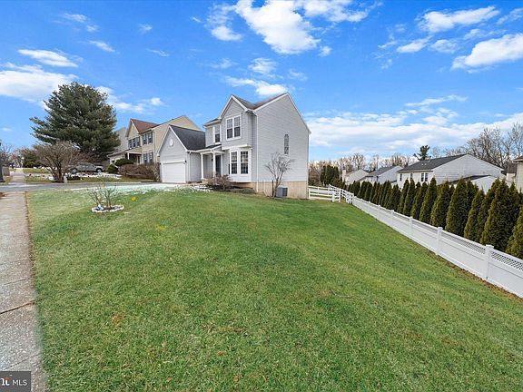 4th image of 105 Berry Dr