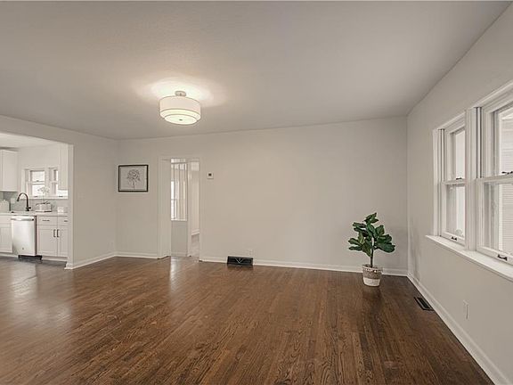 2nd image of 212 S High St