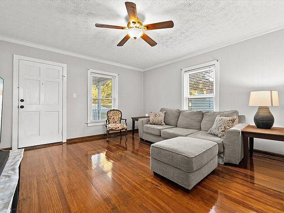 3rd image of 504 Blue Ridge St