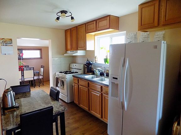 4th image of 29 Edwards Ave