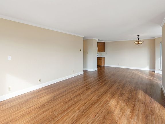 5th image of 925 Irving St APT 303
