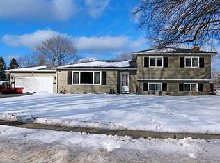 38 Glenview Ln, Rochester, NY 14609