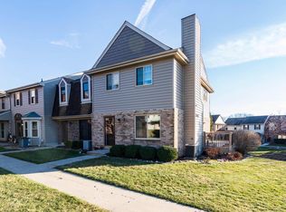 348 Willow Grove Dr UNIT A, Pewaukee, WI 53072