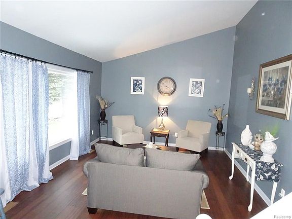 3rd image of 28634 Kirkside Ln
