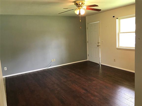 3rd image of 206 SE 13th St