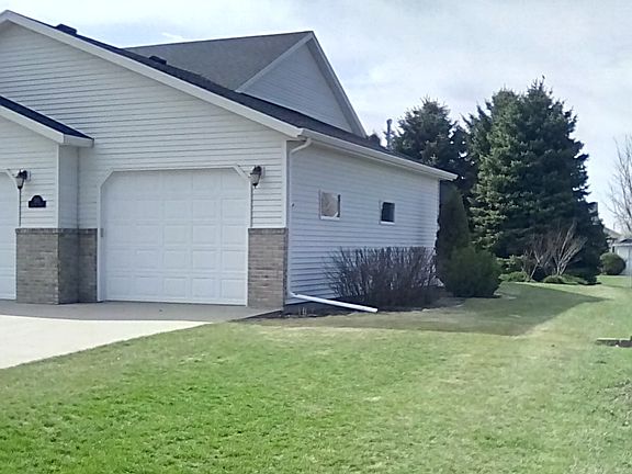 3rd image of 305 Fairway Dr