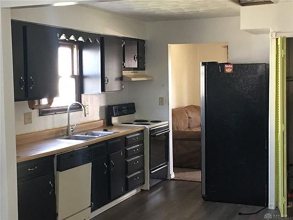 4th image of 2364 Fields Ave
