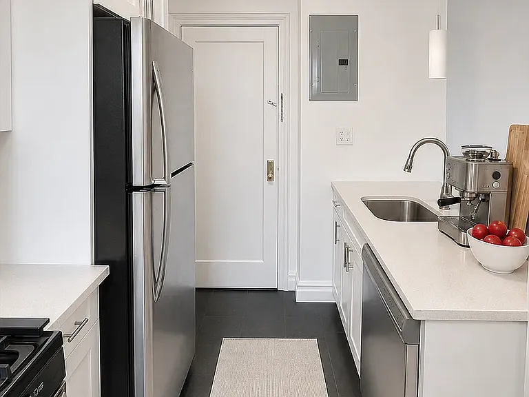 425 Riverside Dr #8F — Photo 3