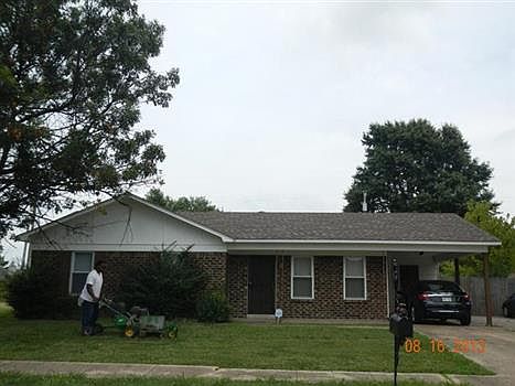 2nd image of 1002 Roy Pugh St