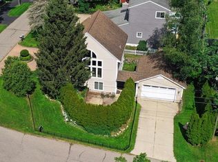 1304 Lakeside Dr, Howell, MI 48843