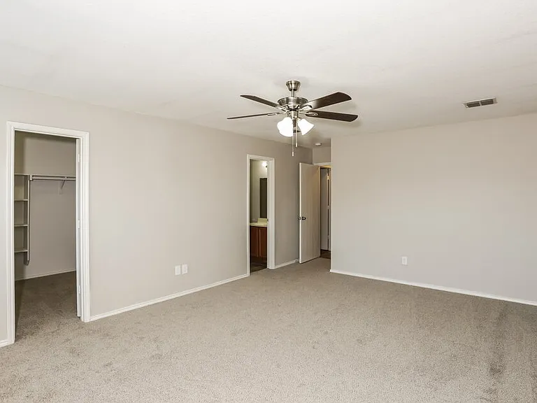 1520 Castle Ridge Rd — Photo 10
