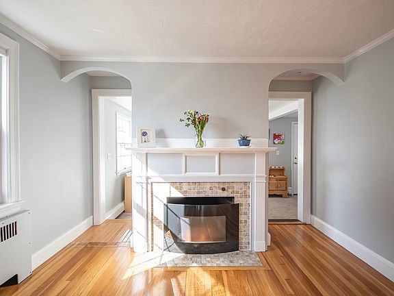 4th image of 27 Little Pond Rd