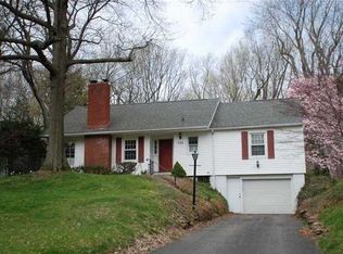 528 Colebrook Dr, Rochester, NY 14617