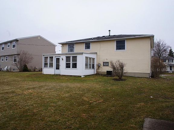 3rd image of 3890 Sharondale Dr