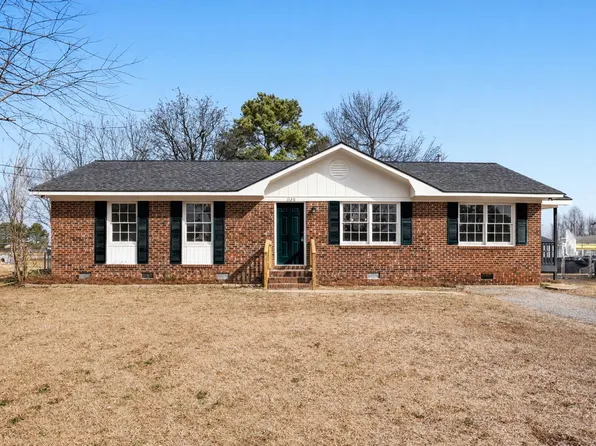 1120 W Pope St, Benson, NC 27504