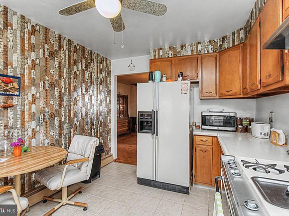 5th image of 826 Cold Spring Rd