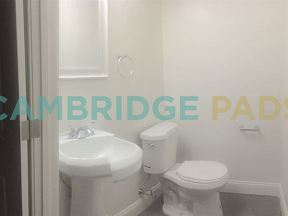 1477853144-bathroom-2