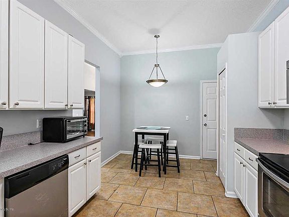 3rd image of 9477 Daniels Mill Dr W