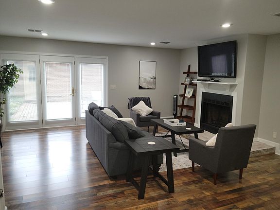 2nd image of 301 Bainbridge Dr