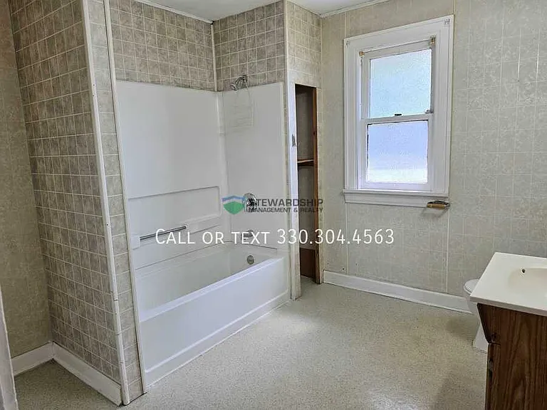104 6th St NE #1/2 — Photo 11