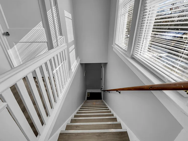 23921 Oxford St #2 — Photo 20
