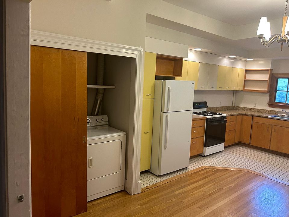 2nd image of 407 Main St #1