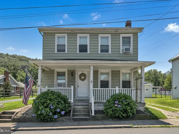 2 Chestnut St, Lenhartsville, PA 19534