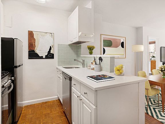 3rd image of 166 E 35th St APT 10C