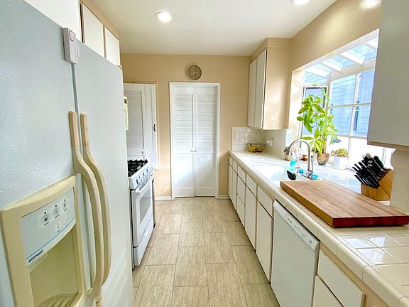 5th image of 1022 Galloway St